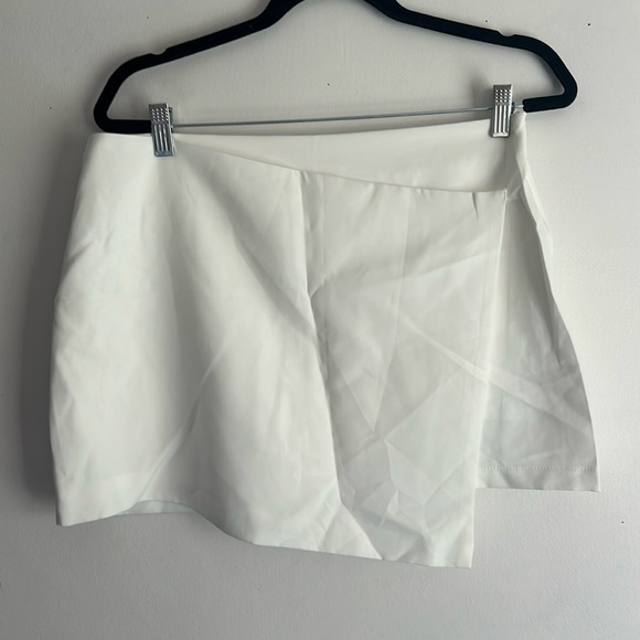 brand new white skort - Picture 3 of 4